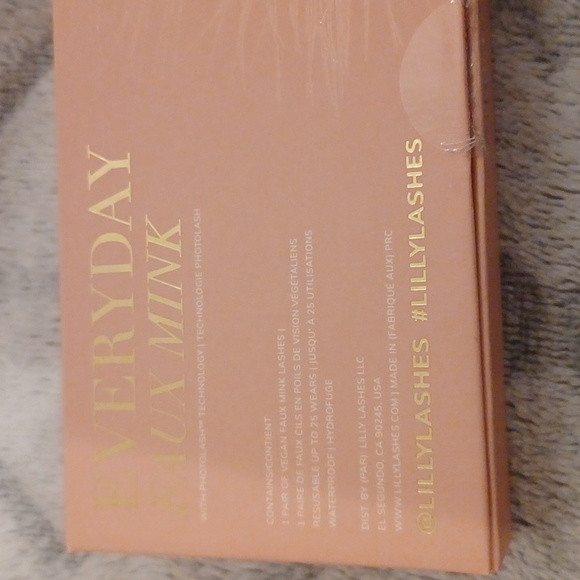 Lilly Lashes - Picture 2 of 5